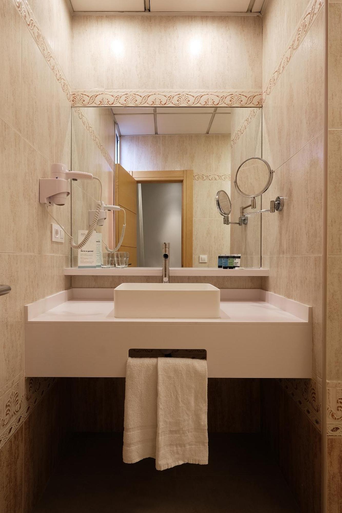 Double or Twin Room,1272738343:JPEG